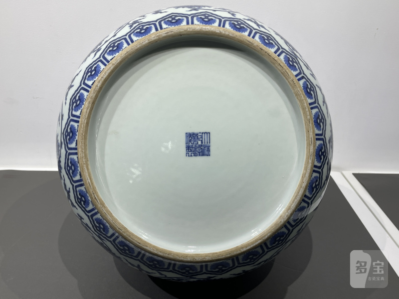 清乾隆 青花缠枝莲纹鹿头尊 - 图13